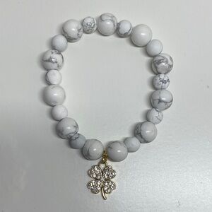 Elegant White Beaded Bracelet with Gold Clover Charm